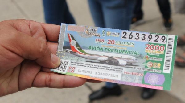 La pesadilla de la escuela que ganó el sorteo del avión presidencial de México. BARCROFT MEDIA