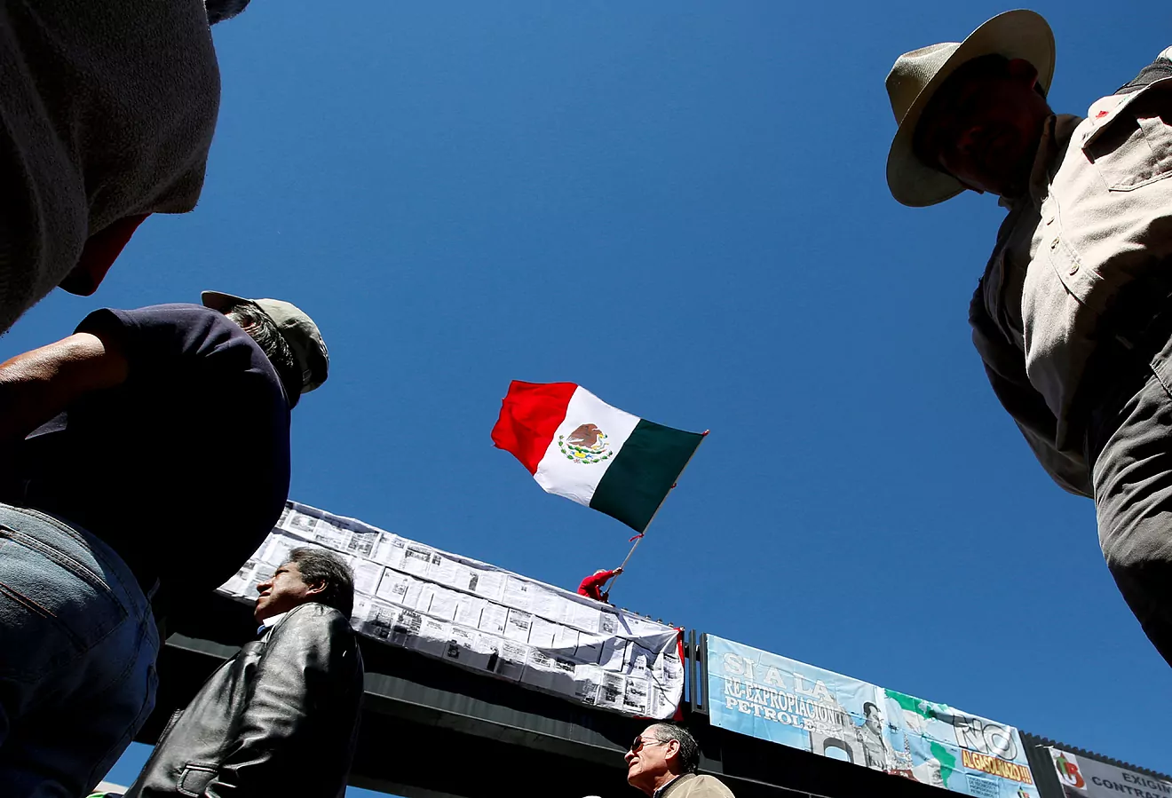 Todo lo que debes saber de la Bandera Mexicana. Reuters