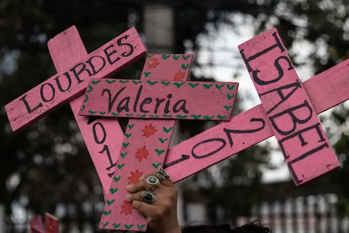 El término de feminicidio se empezó a nombrar en México y surgió como una respuesta política del movimiento feminista en la década de los 90. Foto: Andrea Murcia, Cuartoscuro.