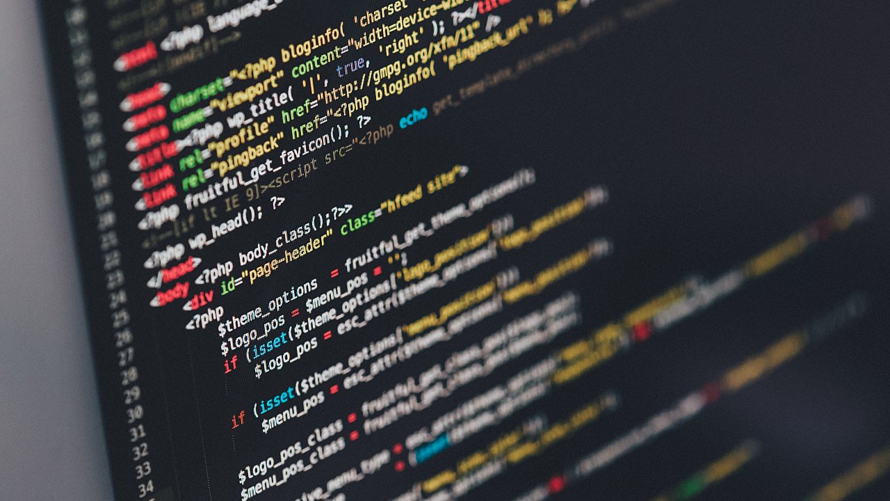 Así puedes estudiar programación y certificarte gratis con Google México. Foto: Ilya Pavlov / Unsplash.