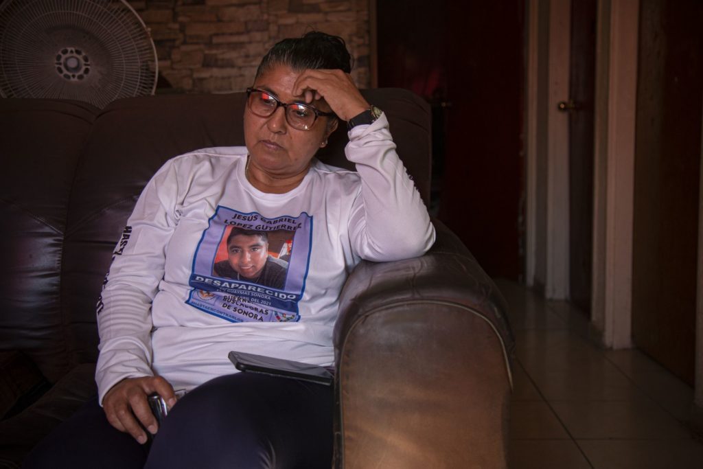 Rosario Gutiérrez, madre de Jesús Gabriel, desaparecido en 2021 en Guaymas. RODRIGO OROPEZA