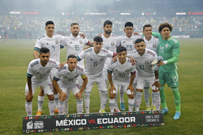 El once titular de México previo a un partido amistoso contra Ecuador, el domingo 5 de junio de 2022, en Chicago. Camino al Mundial. (Jon Durr / Associated Press)