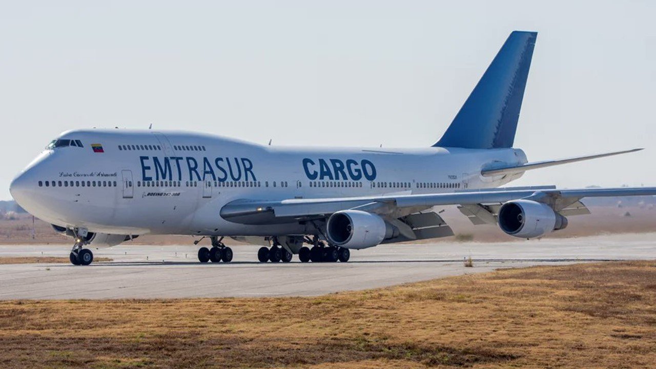 La aerolínea venezolana Emtrasur carece de permisos para operar en México. Foto: Reuters.