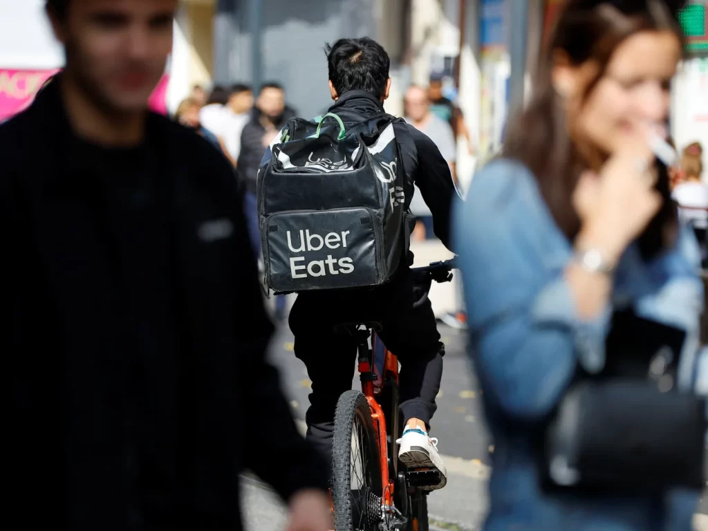 Actualmente Uber y Didi controlan el mercado mexicano de transporte por aplicación, así como el de envío de alimentos (REUTERS/Eric Gaillard)
