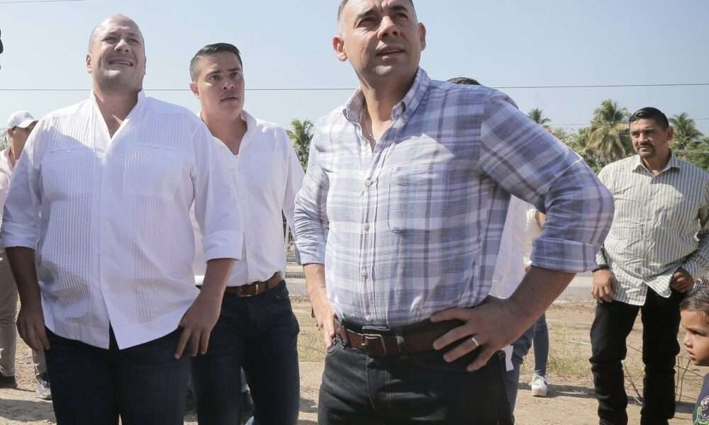 Alberto Esquer, candidato al senado por Movimiento Ciudadano, bajo la sombra de Alfaro