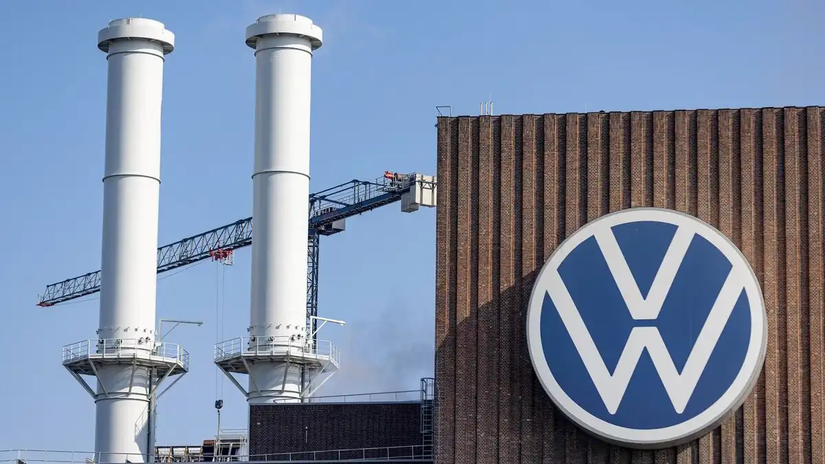 Volkswagen considera cierres globales por altos costos y presión de competencia asiática