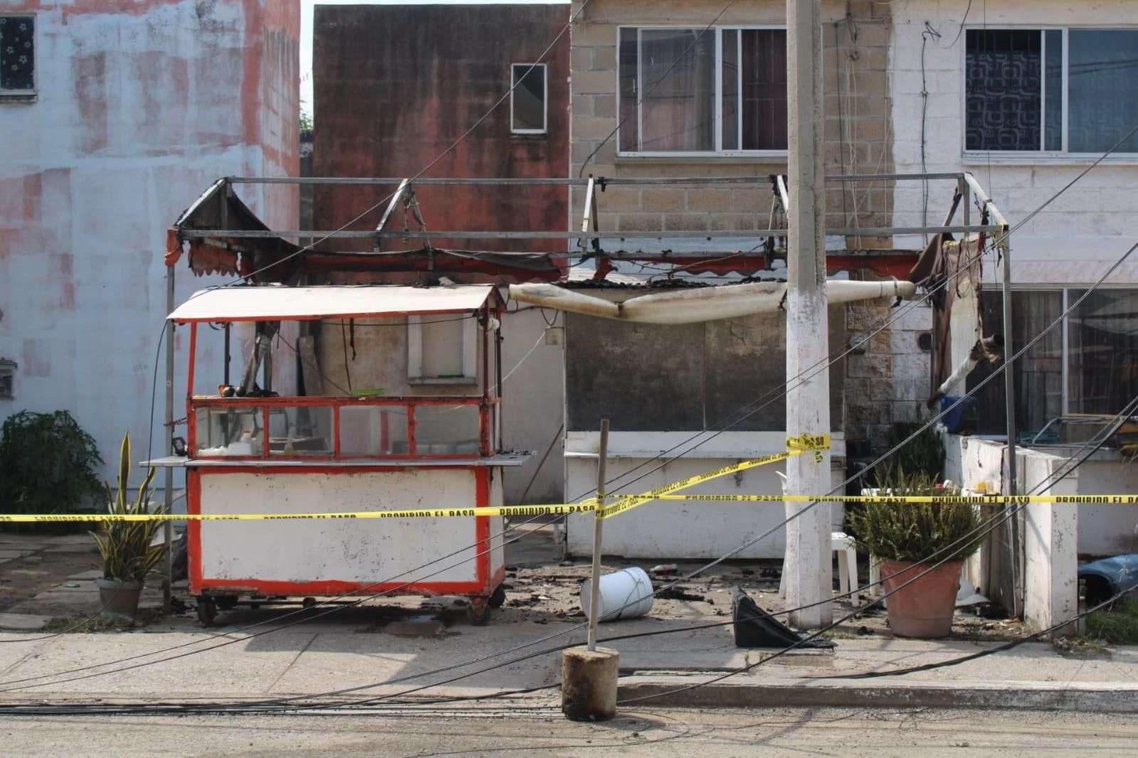 Explosión de tanque de gas en puesto de tacos deja tres heridos en Ciudad Madero